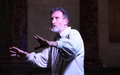 Développer son charisme et sa présence grâce au théâtre