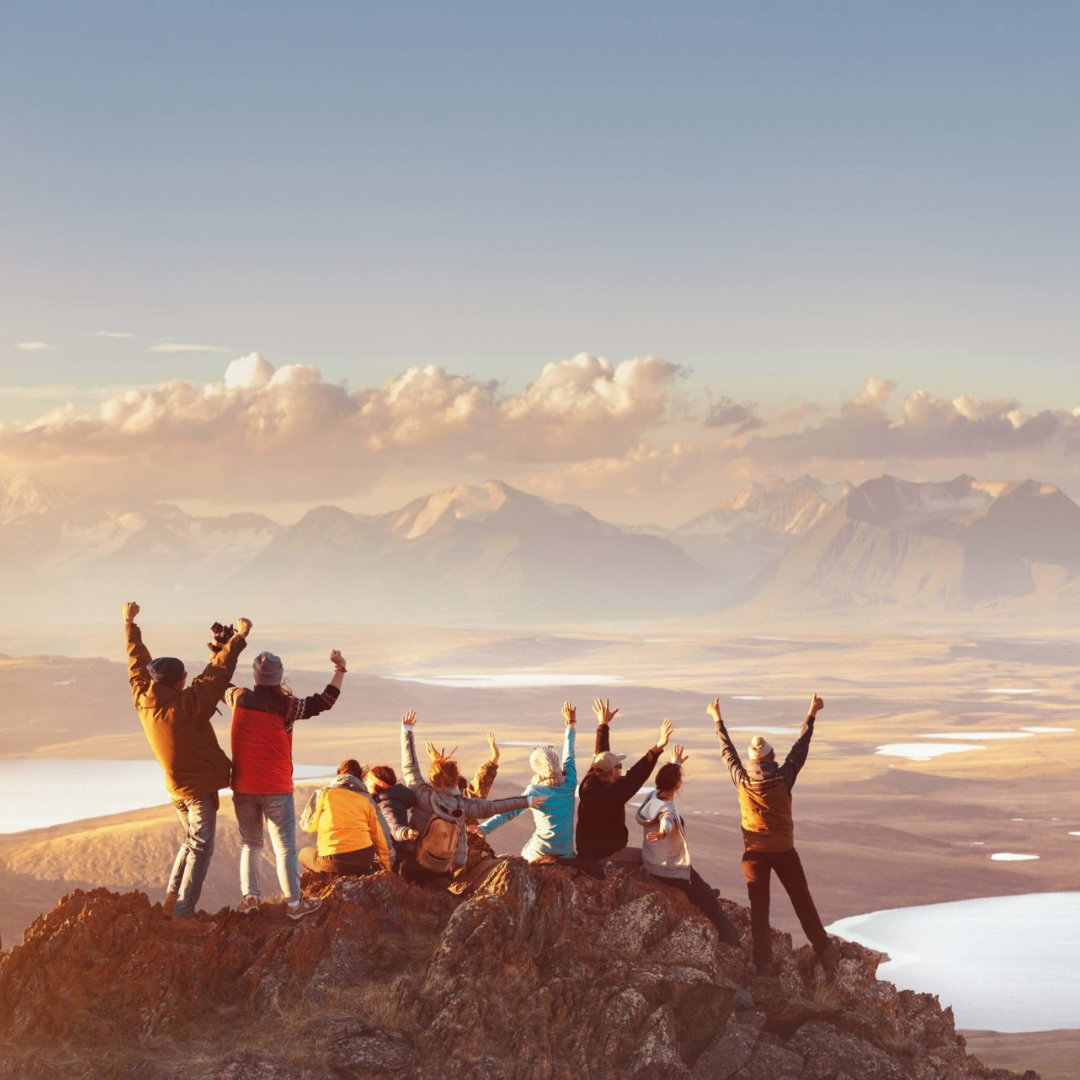 Groupe en haut montagne séminaire entreprise top managers